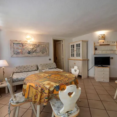 Centro Servizi Marinella Holiday home *