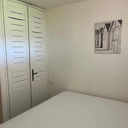 Casa de Férias Centro Servizi Marinella (Sardinia)